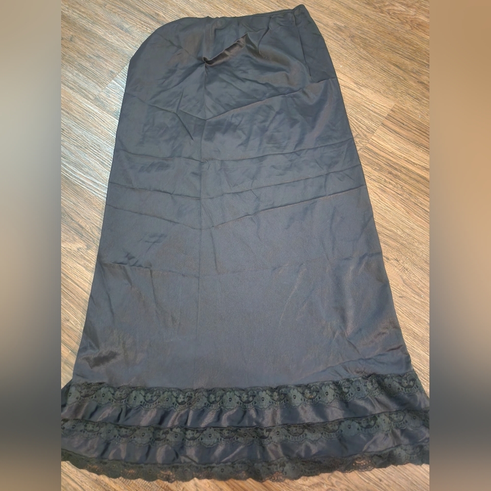 Elegant Vintage Black Lace Trim Slip